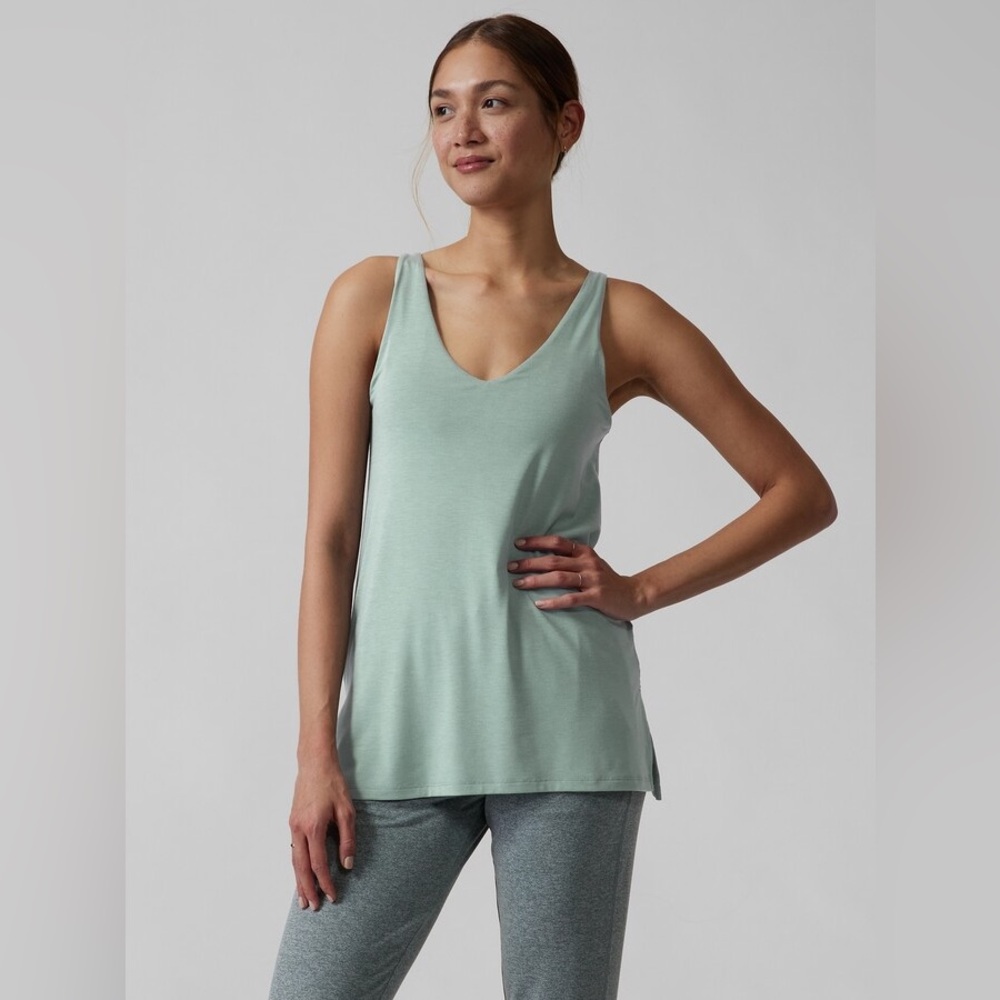 Athleta Essence Support Tank in Sage Green Minimalistic Gray Size M